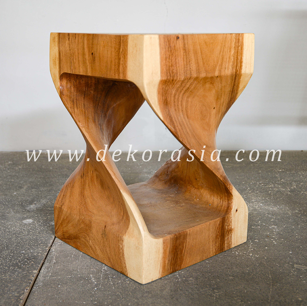 Square Single Twist