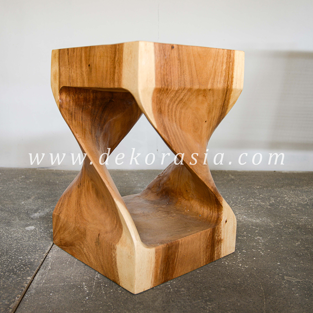 Square Single Twist
